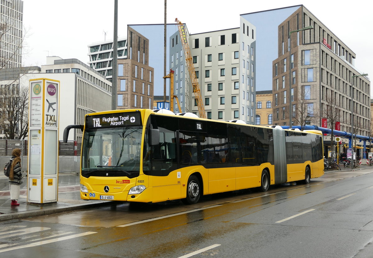 Mercedes -Benz Citaro C2 G der BVG, Wg. 4801, Richtung Flughafen Tegel, in Berlin /Hauptbahnhof im März 2019.