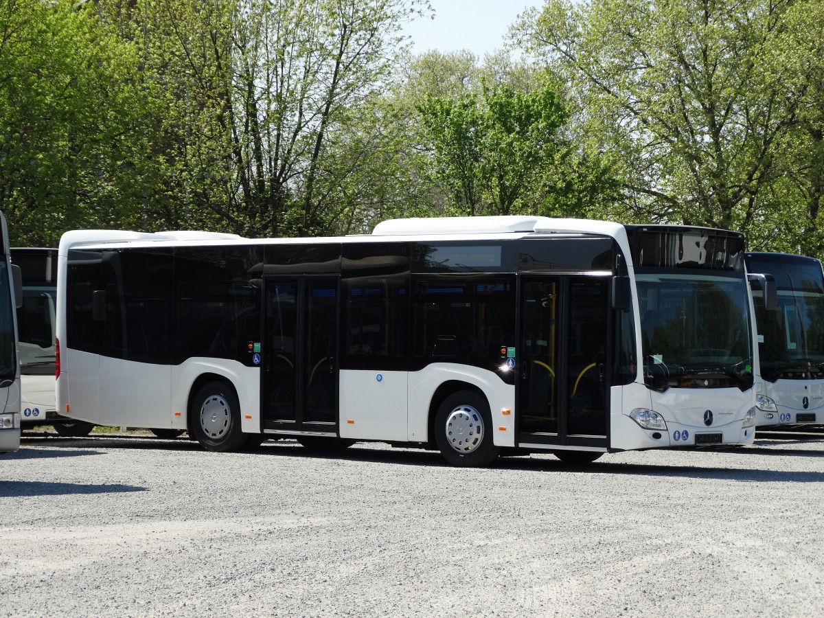 Mercedes Benz Citaro C2 K am 24.04.15 bei Evo Bus in Mannheim durch den Zaun fotografiert