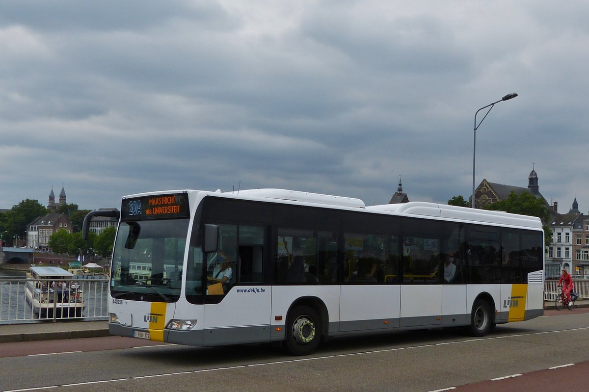 Mercedes Benz Citaro von De Lijn ist am 17.07.2020 in Maastricht in Richtung Bahnhof unterwegs.