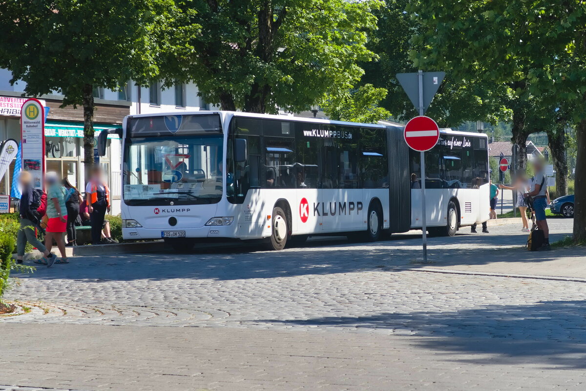 Mercedes-Benz Citaro Facelift von Klumpp (FDS-OK 520) als Schienenersatzverkehr in Mittenwald, Bahnhof. Aufgenommen 4.8.2022.