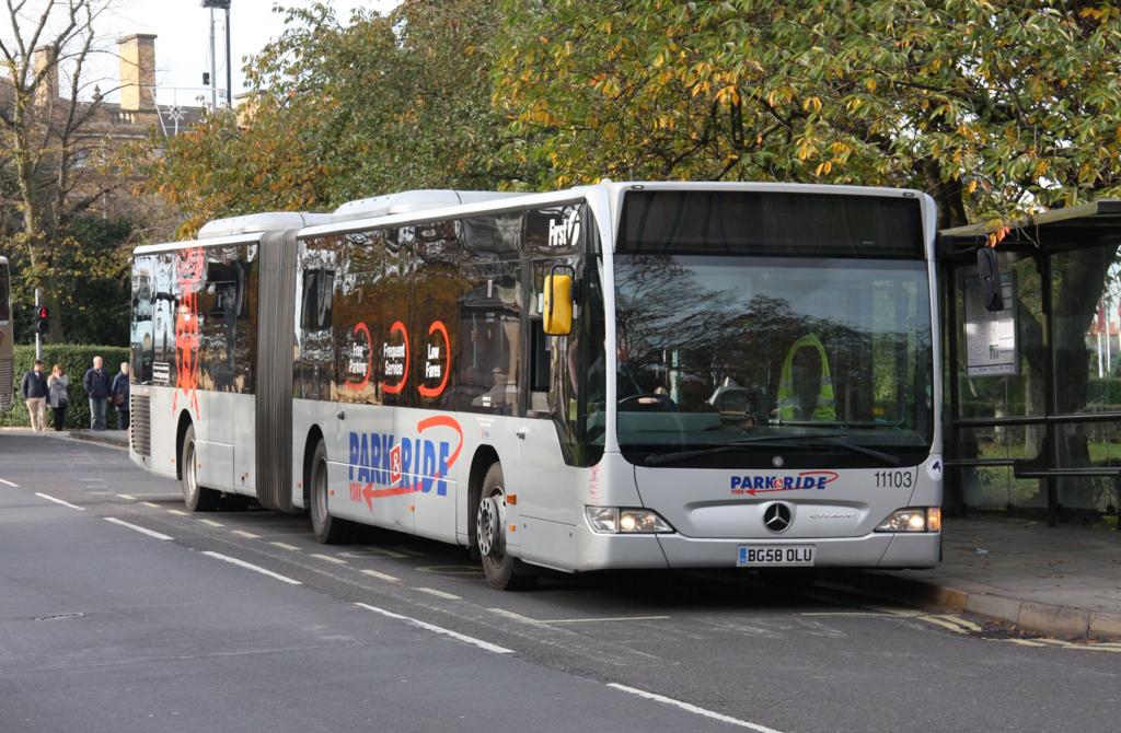 Mercedes Benz Citaro Gliederbus als Stadtbus am 27.10.2014 in York in Großbritannien.