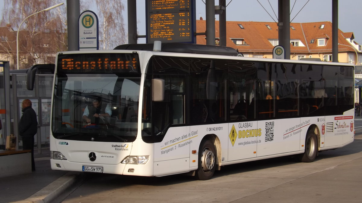 Mercedes-Benz Facelift der Stadtwerke Rüsselsheim am 01.04.2016 am Rüsselsheimer Bahnhof