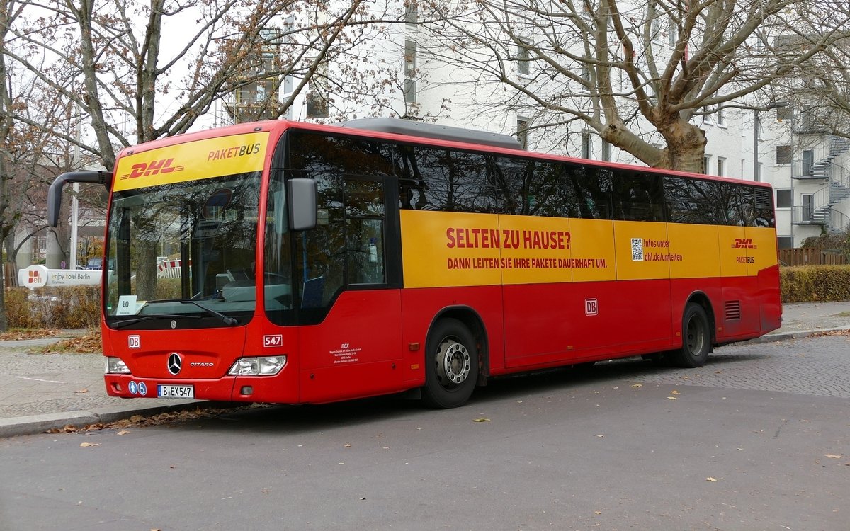 Mercedes -Benz II Ü Citaro (Facelift), Wagen '547' von BEX -Bayern Express & P.Kühn Berlin GmbH, unterwegs für DHL als Paketbus Berlin -Wilmersdorf im November 2020.