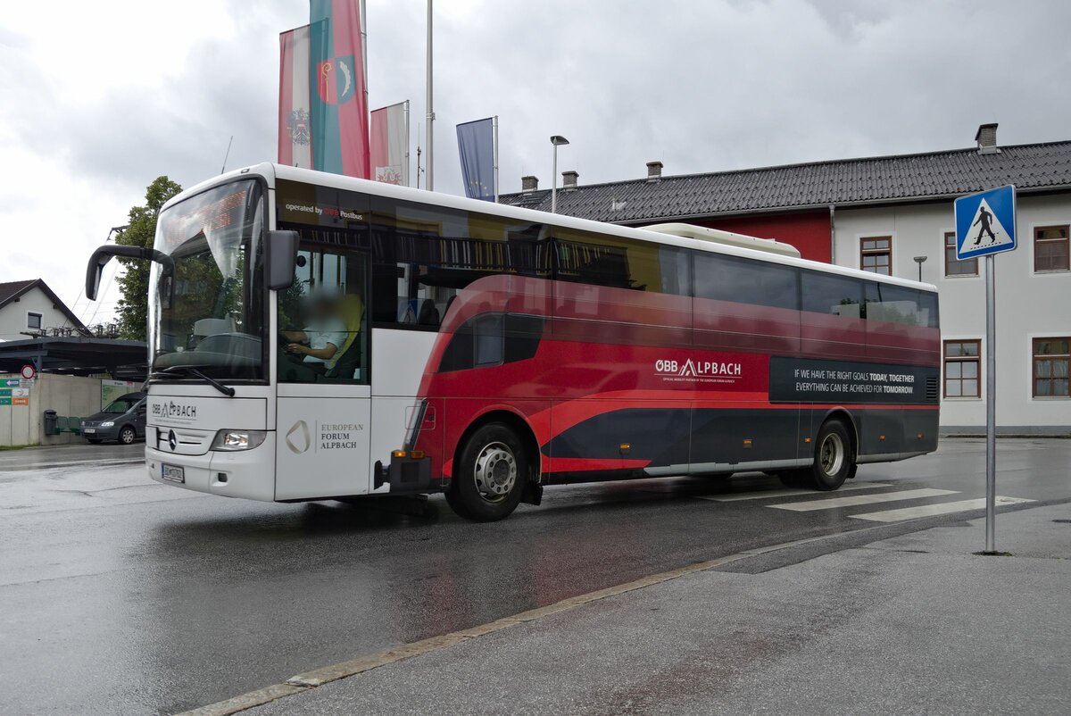 Mercedes-Benz Integro von Postbus (BD-13762) als Linie 4000 beim Bahnhof St. Johann i.T. Aufgenommen 13.6.2022.
