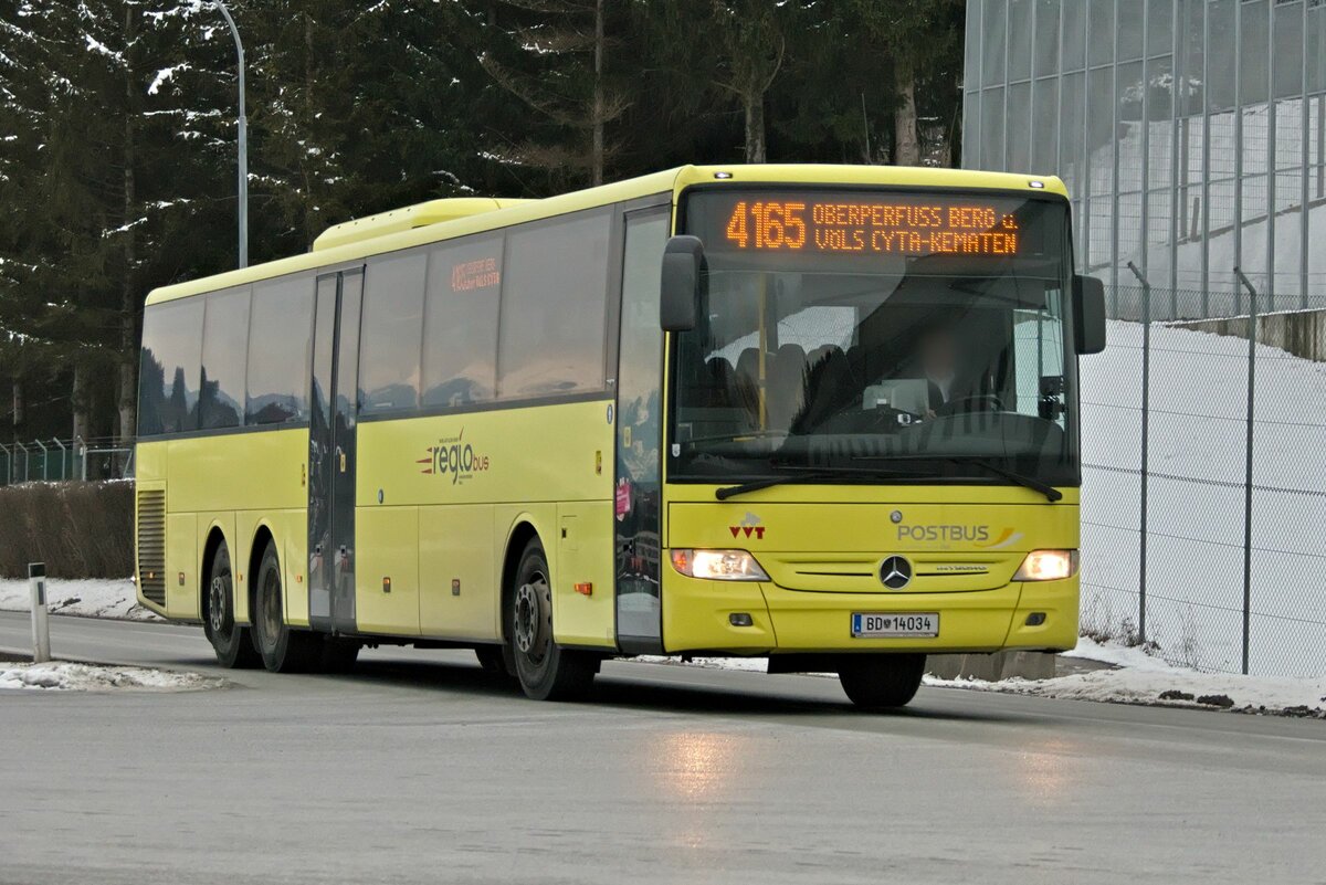 Mercedes-Benz Integro von Postbus (BD-14034) als Linie 4165 in Innsbruck, Völser Straße. Aufgenommen 27.1.2023.