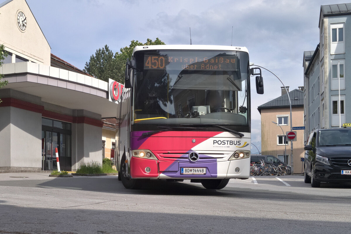 Mercedes-Benz Intouro von Postbus (BD-14448) als Linie 450 am Bhf. Hallein. Aufgenommen 19.5.2023.