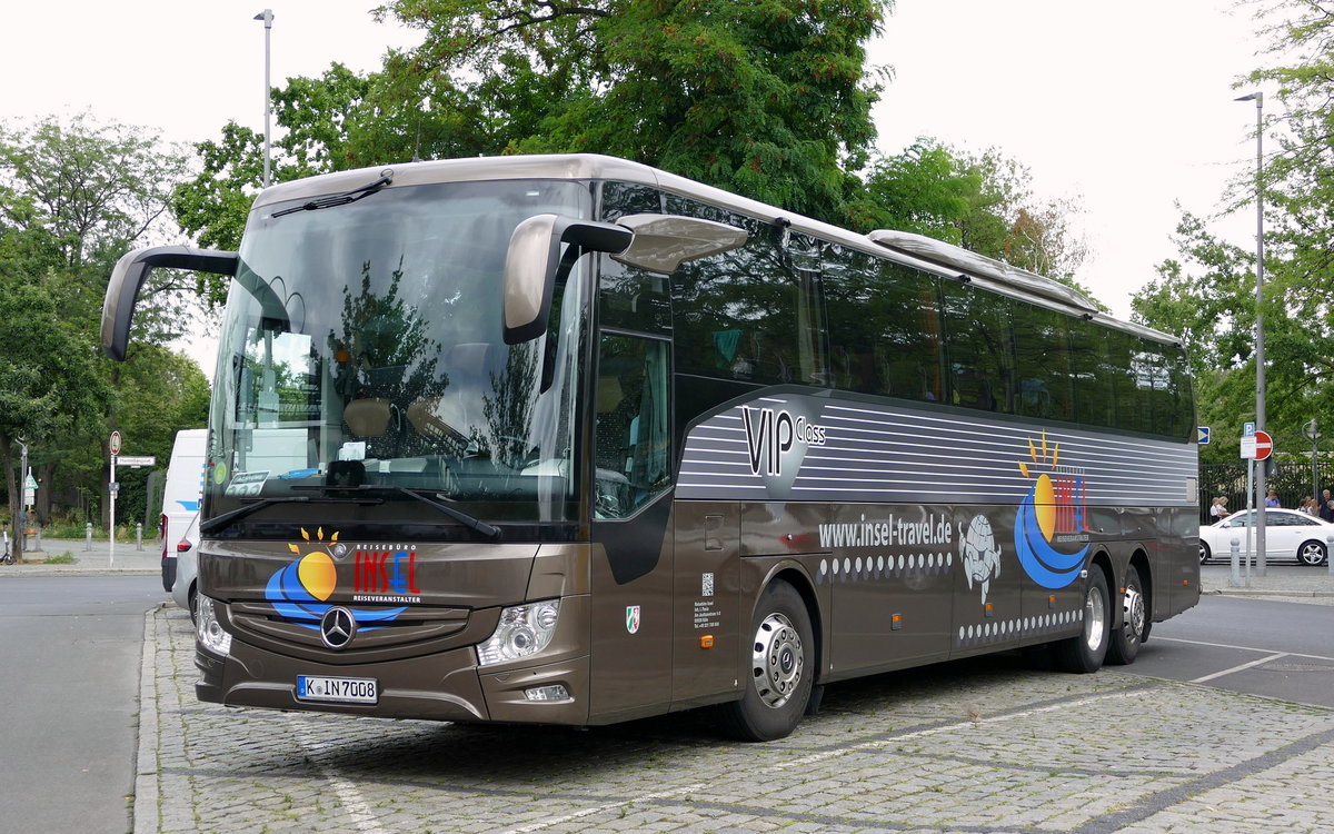 Mercedes-Benz MB Tourismo von 'Insel-Travel /Insel Reisebüro (Fahrerseite). Berlin im Juli 2020.