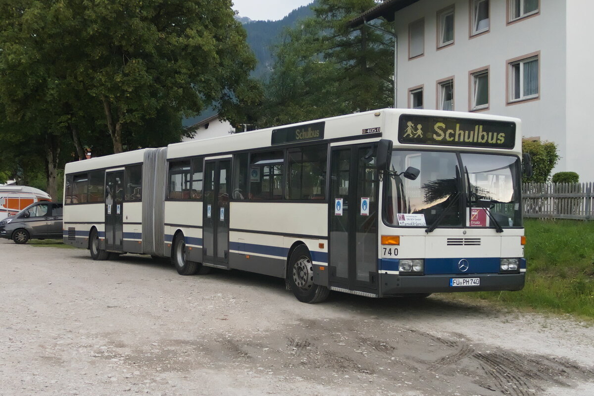 Mercedes-Benz O 405 G (FÜ-PH 740), vorbereitet als Schienenersatzverkehr in Mittenwald, Bahnhof. Aufgenommen 25.7.2022.