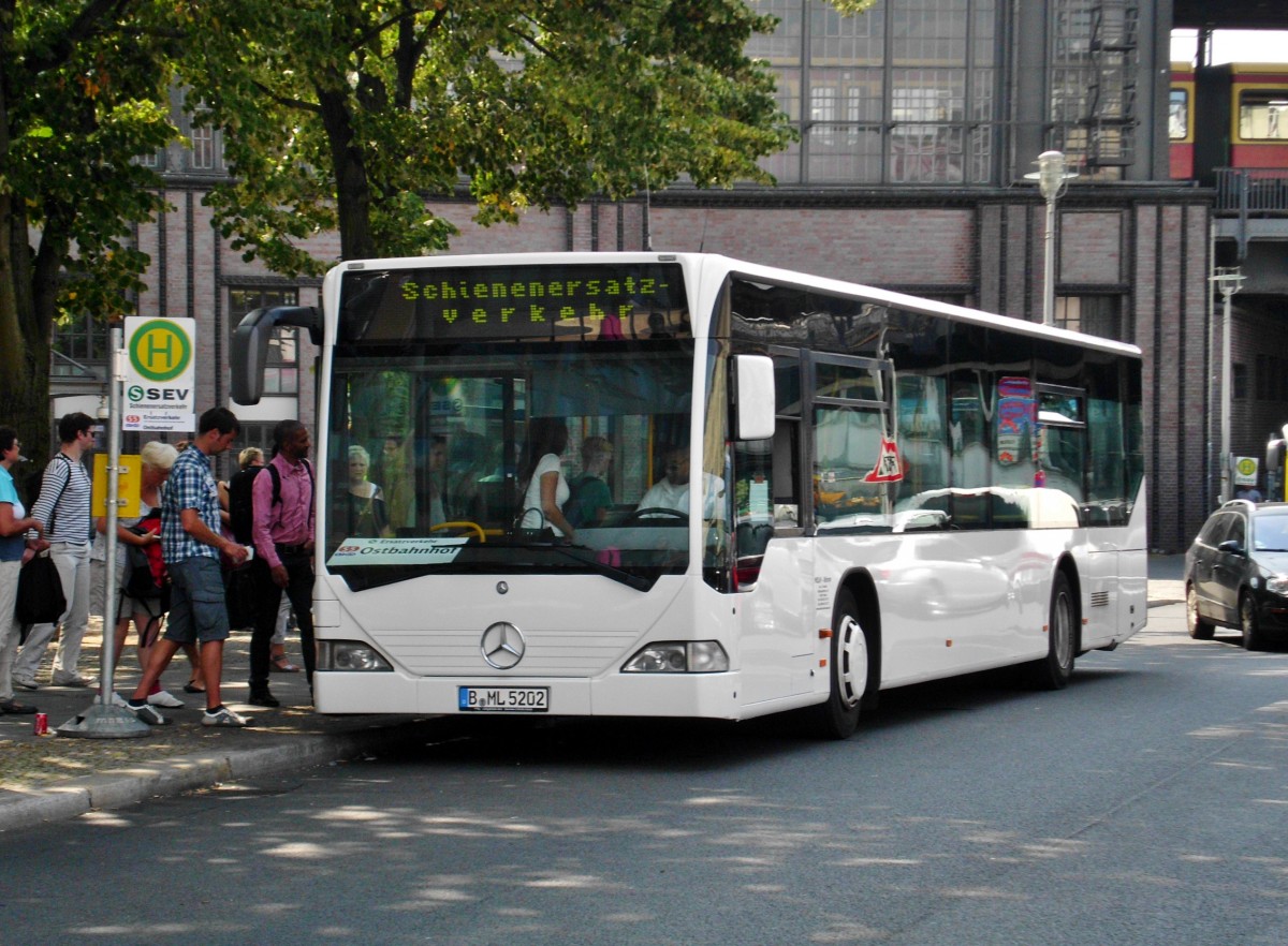 Mercedes-Benz O 530 I (Citaro) als SEV für die S-Bahnlinien 5,7 und 75 Richtung Berlin Ostbahnhof am S+U Bahnhof Berlin Friedrichstraße.(8.8.2014)
