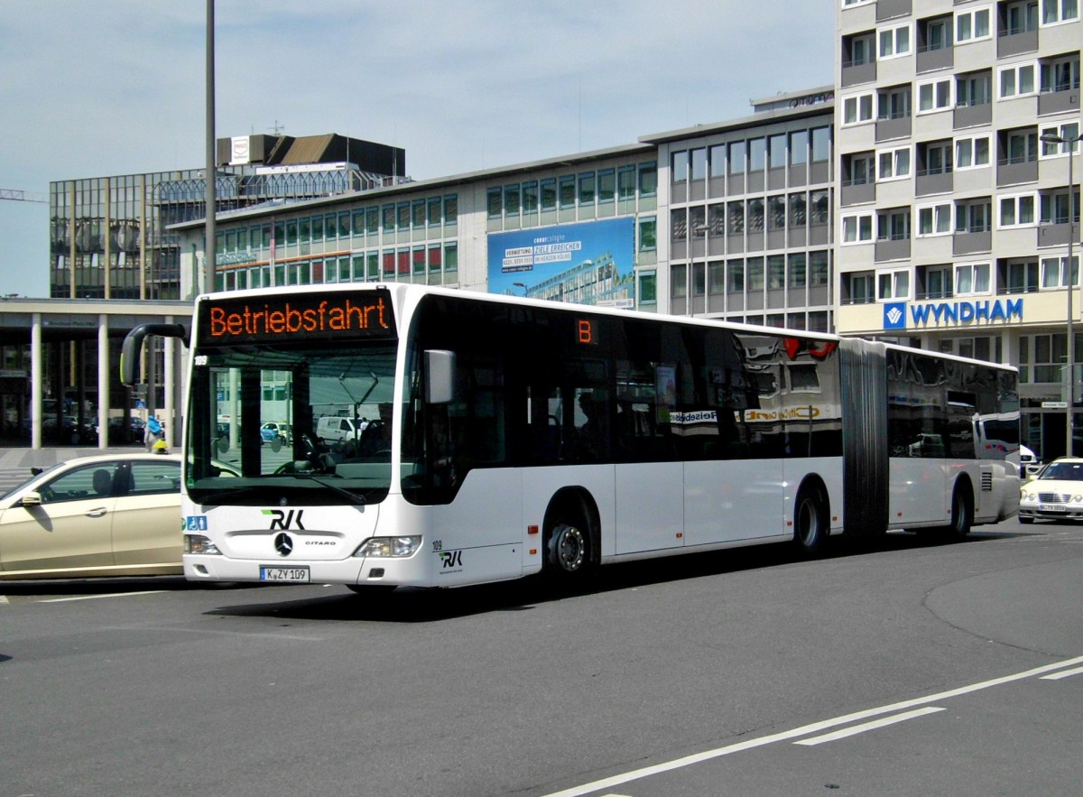 Mercedes-Benz O 530 II (Citaro Facelift) auf Betriebsfahrt am Hauptbahnhof Köln.(11.6.2014)
