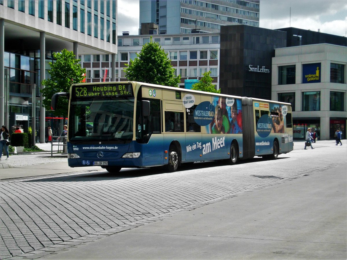 Mercedes-Benz O 530 II (Citaro Facelift) auf der Linie 528 nach S-Bahnhof Heubing an der Haltestelle Sparkassenkarree/Stadtmitte.(13.7.2017)