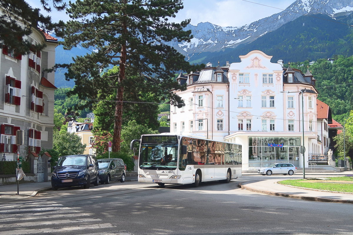 Mercedes-Benz O 530 II (Citaro Facelift) der Innsbrucker Verkehrsbetriebe, Bus Nr. 606, als Schienenersatzverkehr für die Straßenbahnlinie 1 am Claudiaplatz in Innsbruck. Aufgenommen 10.5.2018.