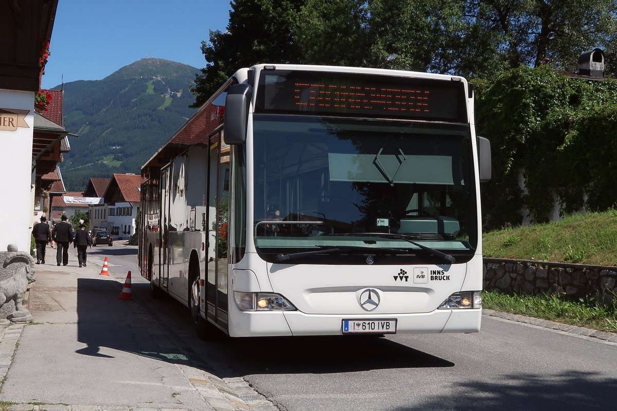 Mercedes-Benz O 530 II (Citaro Facelift) Bus Nr. 610 der Innsbrucker Verkehrsbetriebe als Shuttle zur Radsportveranstaltung  Crankworx  in Mutters, Dorfstraße. Aufgenommen 16.6.2018.