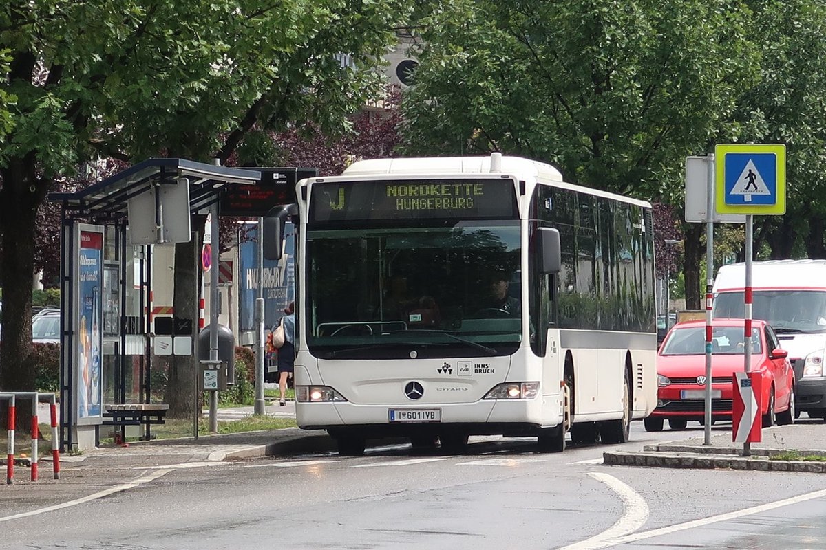 Mercedes-Benz O 530 II (Citaro Facelift) der Innsbrucker Verkehrsbetriebe, Bus Nr. 601 als Linie J an der Hst. Pacherstraße in Innsbruck. Aufgenommen 5.7.2018.