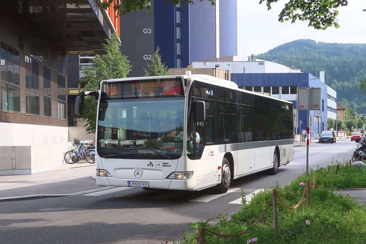 Mercedes-Benz O 530 II (Citaro Facelift) der Innsbrucker Verkehrsbetriebe, Bus Nr. 620, ist als Linie M baustellenbedingt über die Innerkoflerstraße umgeleitet. Aufgenommen 29.8.2018.