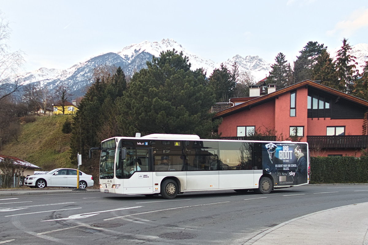 Mercedes-Benz O 530 II (Citaro Facelift) der Innsbrucker Verkehrsbetriebe, Bus Nr. 601, an der Höttinger Auffahrt. Aufgenommen 20.12.2018.