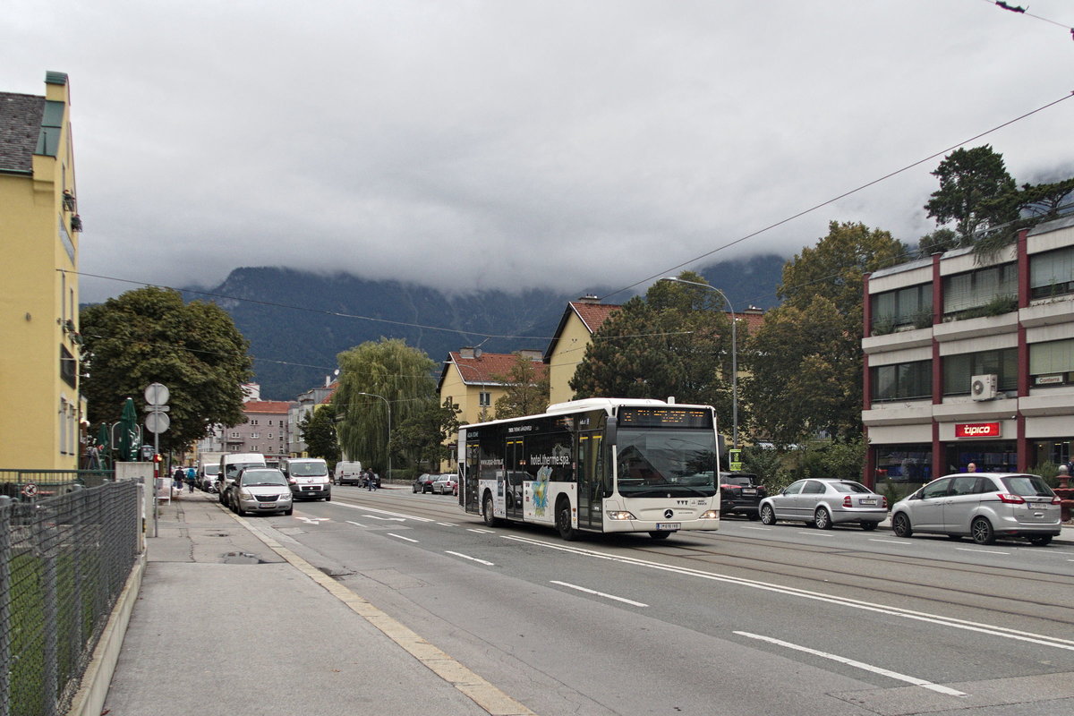 Mercedes-Benz O 530 II (Citaro Facelift) der Innsbrucker Verkehrsbetriebe, Bus Nr. 616, als Schienenersatzverkehr für die Straßenbahnlinie 3 in der Amraser Straße. Aufgenommen 28.9.2019.