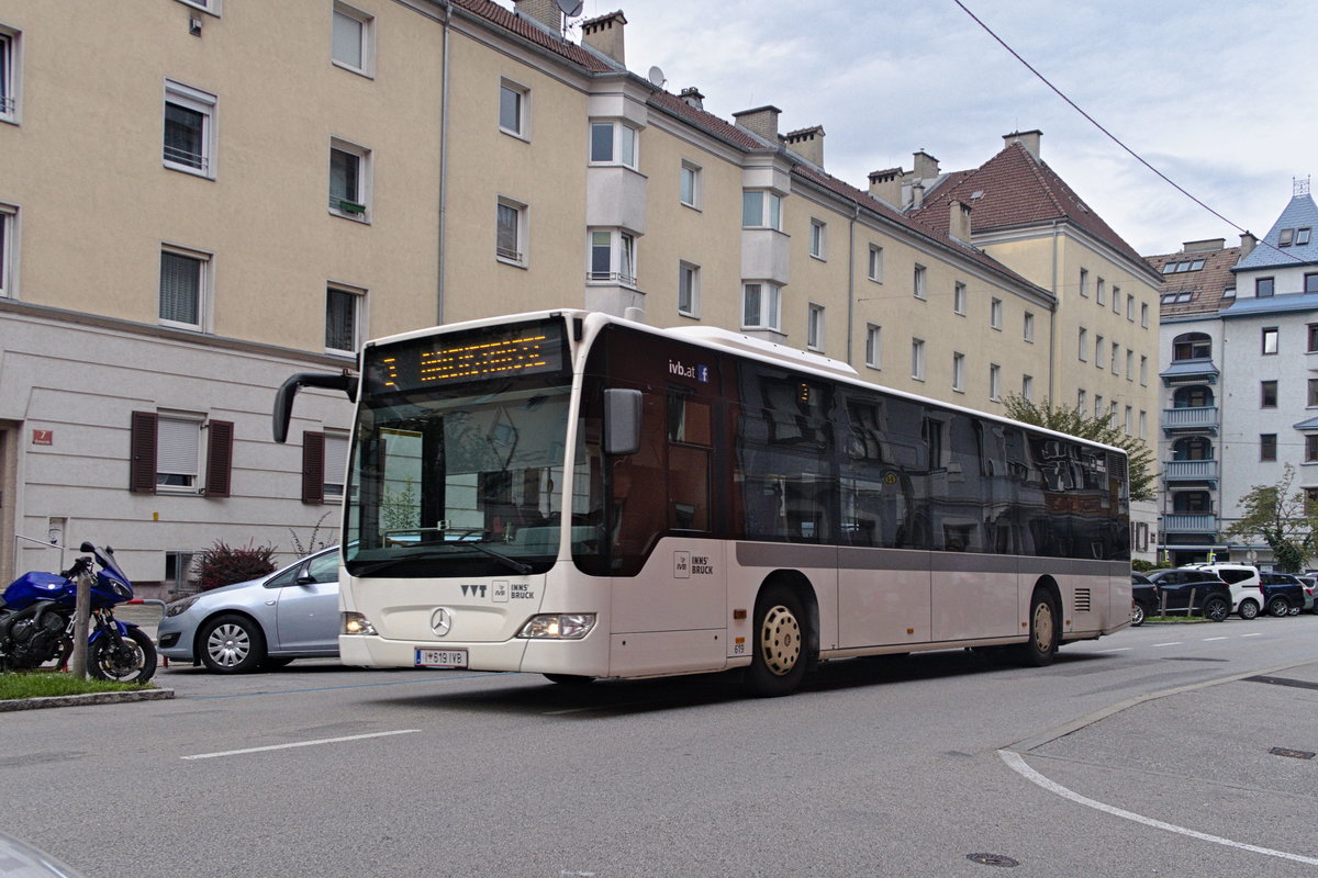 Mercedes-Benz O 530 II (Citaro Facelift) der Innsbrucker Verkehrsbetriebe, Bus Nr. 619, als Schienenersatzverkehr für die Straßenbahnlinie 3 in der Gumppstraße. Aufgenommen 28.9.2019.