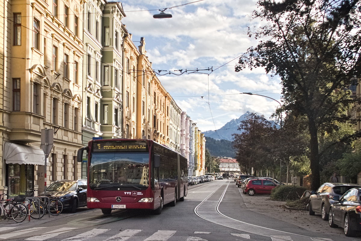 Mercedes-Benz O 530 II (Citaro Facelift), Bus Nr. 421 der Innsbrucker Verkehrsbetriebe, als Schienenersatzverkehr für die Straßenbahnlinie 1 in der Claudiastraße. Aufgenommen 10.10.2019.