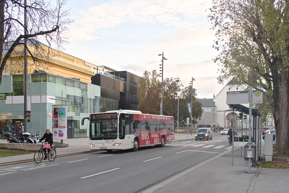 Mercedes-Benz O 530 II (Citaro Facelift), Bus Nr. 615 als Linie B der Innsbrucker Verkehrsbetriebe bei der Haltestelle Congress/Hofburg in Innsbruck. Aufgenommen 21.11.2019.