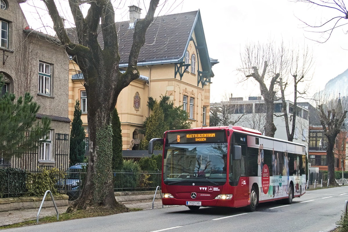 Mercedes-Benz O 530 II (Citaro Facelift) der Innsbrucker Verkehrsbetriebe, Bus Nr. 621, als Linie B in der Bienerstraße. Aufgenommen 9.12.2019.