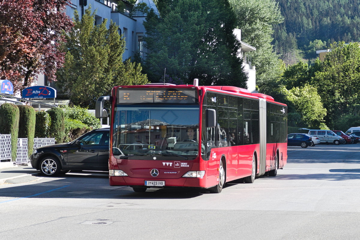 Mercedes-Benz O 530 II (Citaro Facelift) der Innsbrucker Verkehrsbetriebe, Bus Nr. 423, als Linie R in der Fischnalerstraße in Innsbruck. Aufgenommen 7.5.2020.