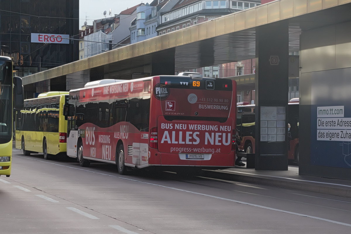 Mercedes-Benz O 530 II (Citaro Facelift) der Innsbrucker Verkehrsbetriebe (Bus Nr. 615) als Schienenersatzverkehr für die Stubaitalbahn/Linie STE (angezeigt: Linie 69) am Hauptbahnhof Innsbruck. Aufgenommen 2.11.2020.