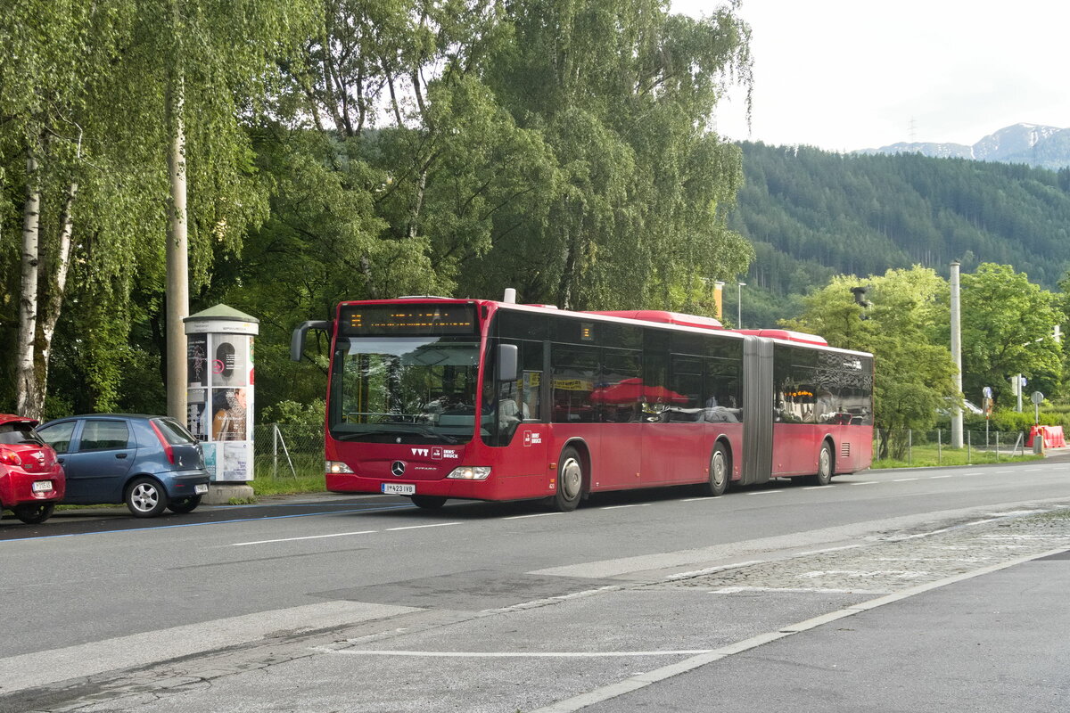 Mercedes-Benz O 530 II (Citaro Facelift) der Innsbrucker Verkehrsbetriebe (Bus Nr. 423) als Linie R in der Fischnalerstraße. Aufgenommen 10.6.2021.