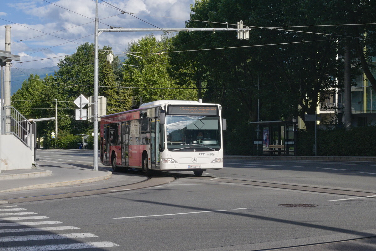 Mercedes-Benz O 530 II (Citaro Facelift) der Innsbrucker Verkehrsbetriebe (Bus Nr. 609) als Pendelbus im Schienenersatzverkehr für die Straßenbahnlinie 2 an der Haltestelle Innsbruck Technik. Aufgenommen 18.8.2021.