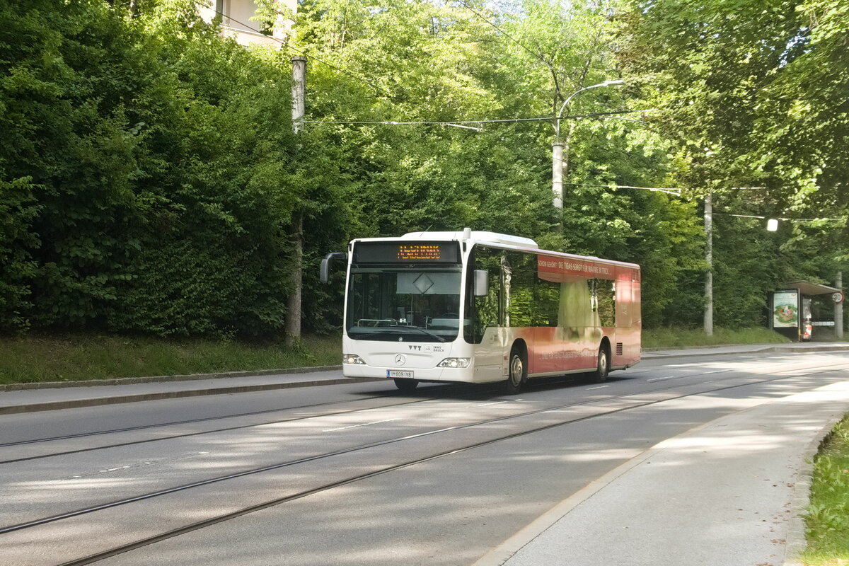 Mercedes-Benz O 530 II (Citaro Facelift) der Innsbrucker Verkehrsbetriebe (Bus Nr. 609) als Pendelbus im Schienenersatzverkehr für die Straßenbahnlinie 2 in Innsbruck, Karl-Innerebner-Straße. Aufgenommen 18.8.2021.