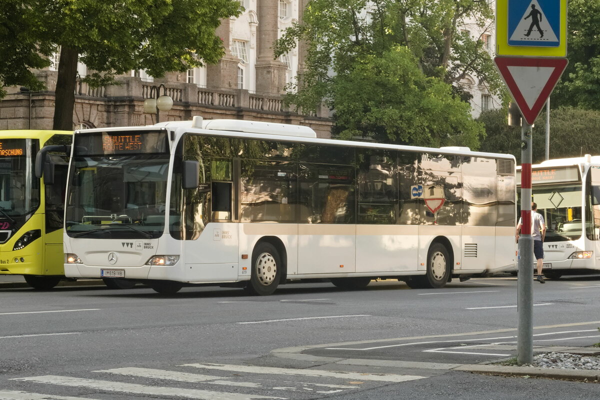 Mercedes-Benz O 530 II (Citaro Facelift) der Innsbrucker Verkehrsbetriebe (Bus Nr. 619) als Shuttle Lange Nacht der Forschung an der Haltestelle Innsbruck, Studentenhaus. Aufgenommen 20.5.2022.