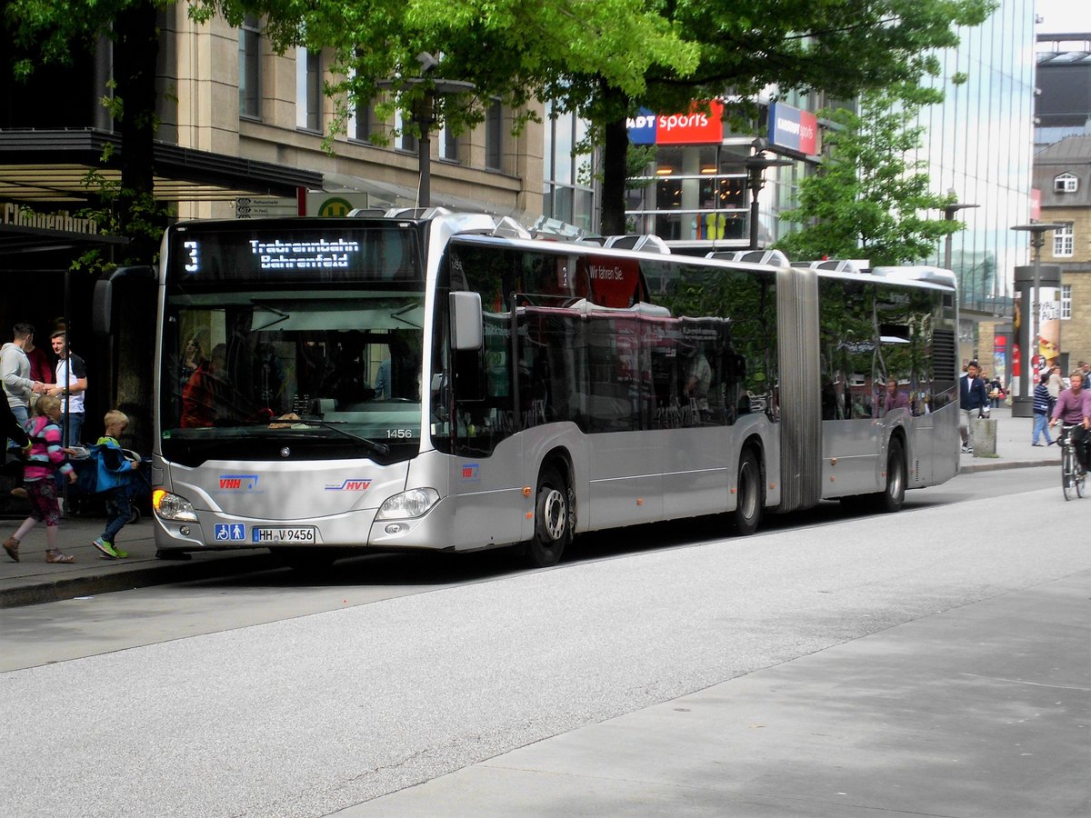 Mercedes-Benz O 530 III (Citaro 2. Generation) auf der Linie 3 nach Trabrennbahn Bahrenfeld am Hauptbahnhof/Mönckebergstraße.(5.07.2017) 
