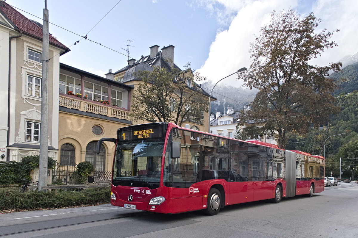Mercedes-Benz O 530 III (Citaro 2. Generation), Bus Nr. 447 der Innsbrucker Verkehrsbetriebe, als Schienenersatzverkehr für die Straßenbahnlinie 1 in der Conradstraße. Aufgenommen 10.10.2019.