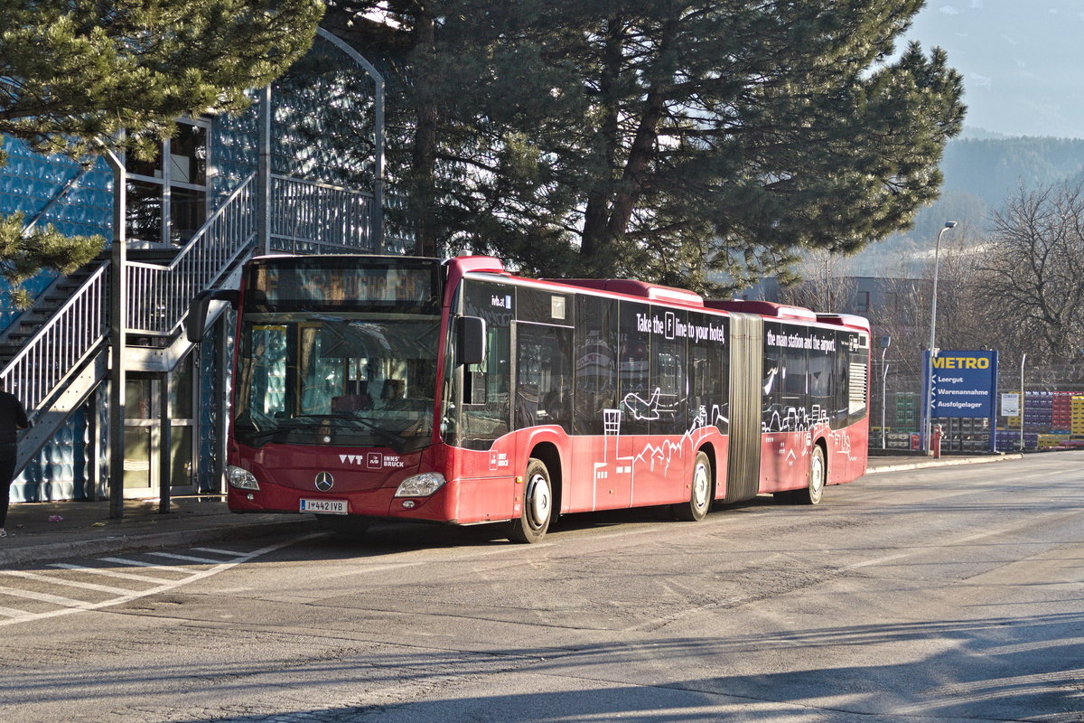 Mercedes-Benz O 530 III (Citaro 2. Generation) der Innsbrucker Verkehrsbetriebe, Bus Nr. 442, als Linie F an der Endhaltestelle Neu-Rum Kaplanstraße. Aufgenommen 11.1.2020.