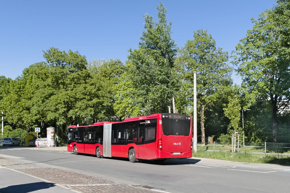 Mercedes-Benz O 530 III (Citaro 2. Generation) der Innsbrucker Verkehrsbetriebe, Bus Nr. 434, als Linie R an der Haltstelle Technikerhaus in Innsbruck.