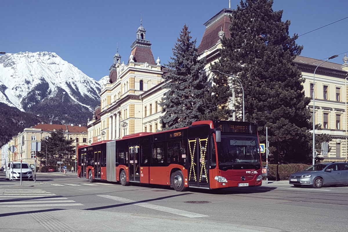 Mercedes-Benz O 530 III (Citaro 2. Generation), Bus Nr. 436, als Schienenersatzverkehr für die Straßenbahnlinie 1 an der Haltestelle Bundesbahndirektion in Innsbruck. 