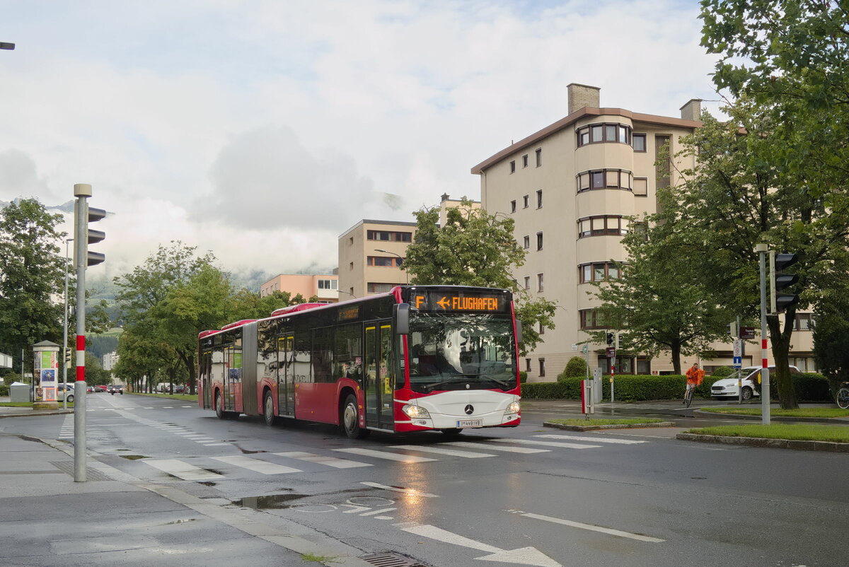 Mercedes-Benz O 530 III (Citaro 2. Generation) der Innsbrucker Verkehrsbetriebe (Bus Nr. 449) ist als Linie F über die Andechsstraße umgeleitet. Aufgenommen 14.7.2021.