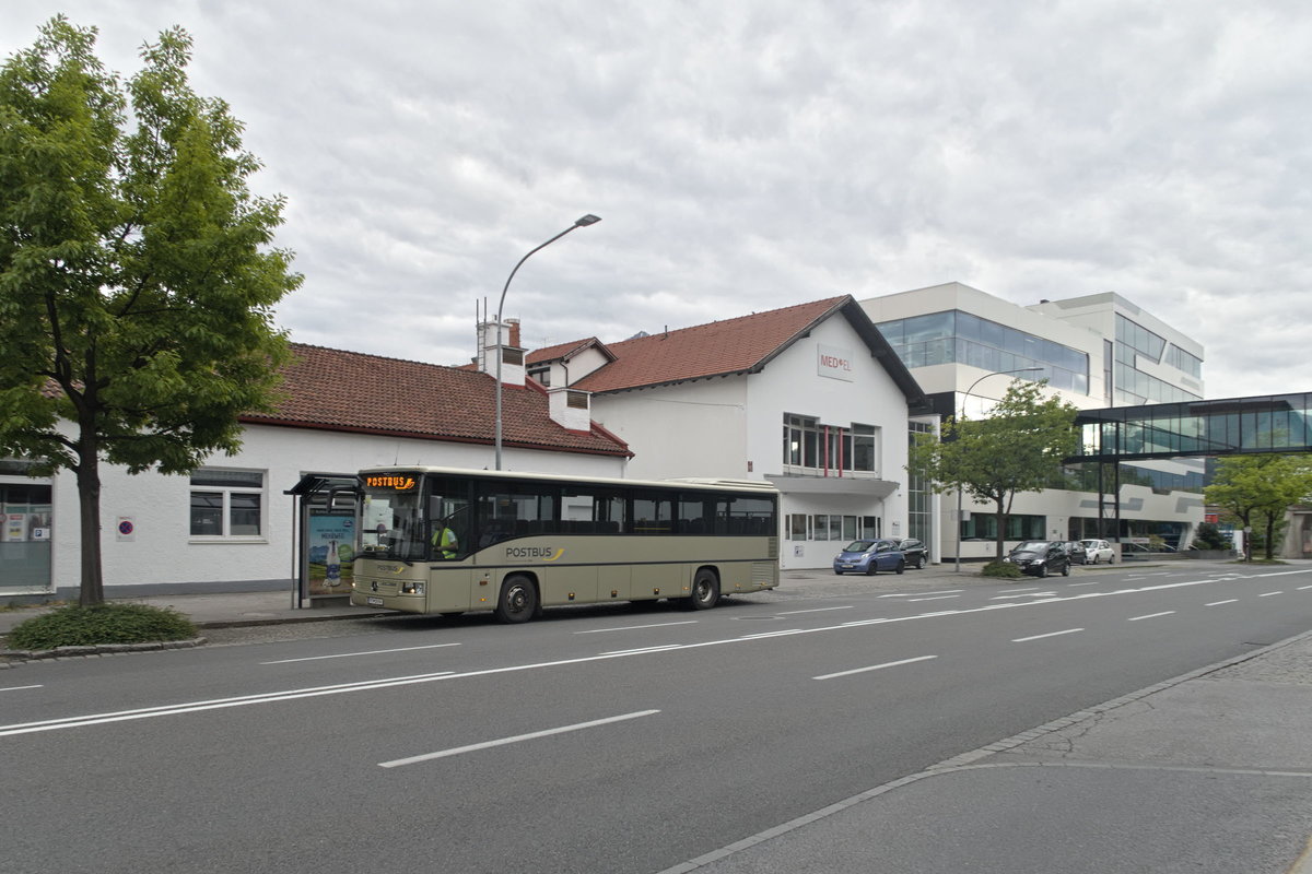 Mercedes-Benz O 550 (Integro) von Postbus (PT-12434) als Schienenersatzverkehr für die Karwendelbahn an der Haltestelle Bachlechnerstr./MED-EL. Aufgenommen 5.6.2020.