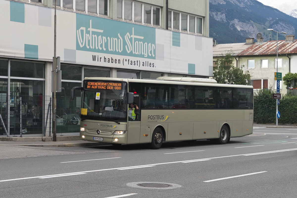 Mercedes-Benz O 550 (Integro) von Postbus (BD-13864) als Schienenersatzverkehr für die Karwendelbahn an der Haltestelle Bachlechnerstr./MED-EL. Aufgenommen 5.6.2020.