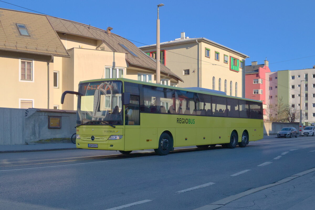Mercedes-Benz O 550 (Integro) von Postbus (BD-13946) auf Überstellungsfahrt in Innsbruck, Erzherzog-Eugen-Straße. Aufgenommen 10.3.2022.