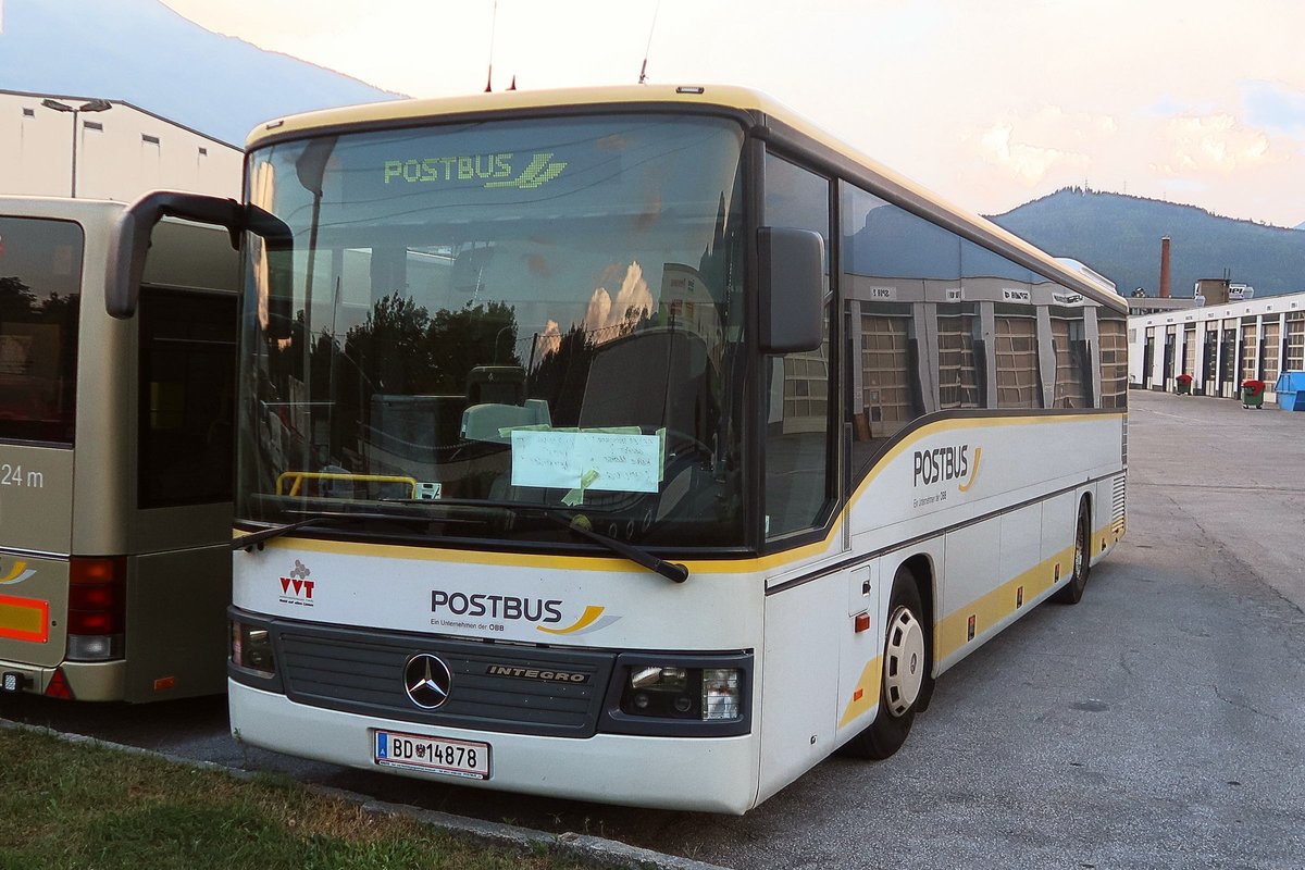 Mercedes-Benz O 550 (Integro) vor Facelift von Postbus BD-14878, abgestellt an der Postbusgarage in der Rossaugasse in Innsbruck. Aufgenommen 21.8.2018.