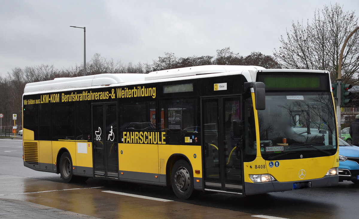 Mercedes-Benz O530 Citaro Facelift LE (Bus Nr. 8408 Baujahr 2009) inzwischen genutzt als Fahrschulbus für das  VBZB Verkehrsbildungszentrum Berlin GmbH am 20.12.23 Berlin Marzahn.