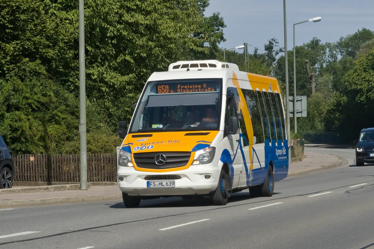 Mercedes-Benz Sprinter (FS-HL 639) als Linie 650 in Freising, Ottostraße. Aufgenommen 22.8.2022.