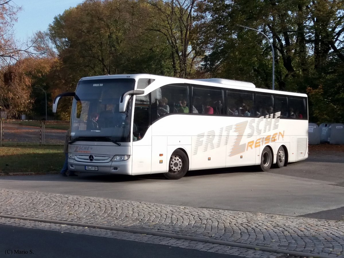 Mercedes-Benz Tourismo 16RHD am 25.10.2019 vor dem Bahnhof Zittau Süd