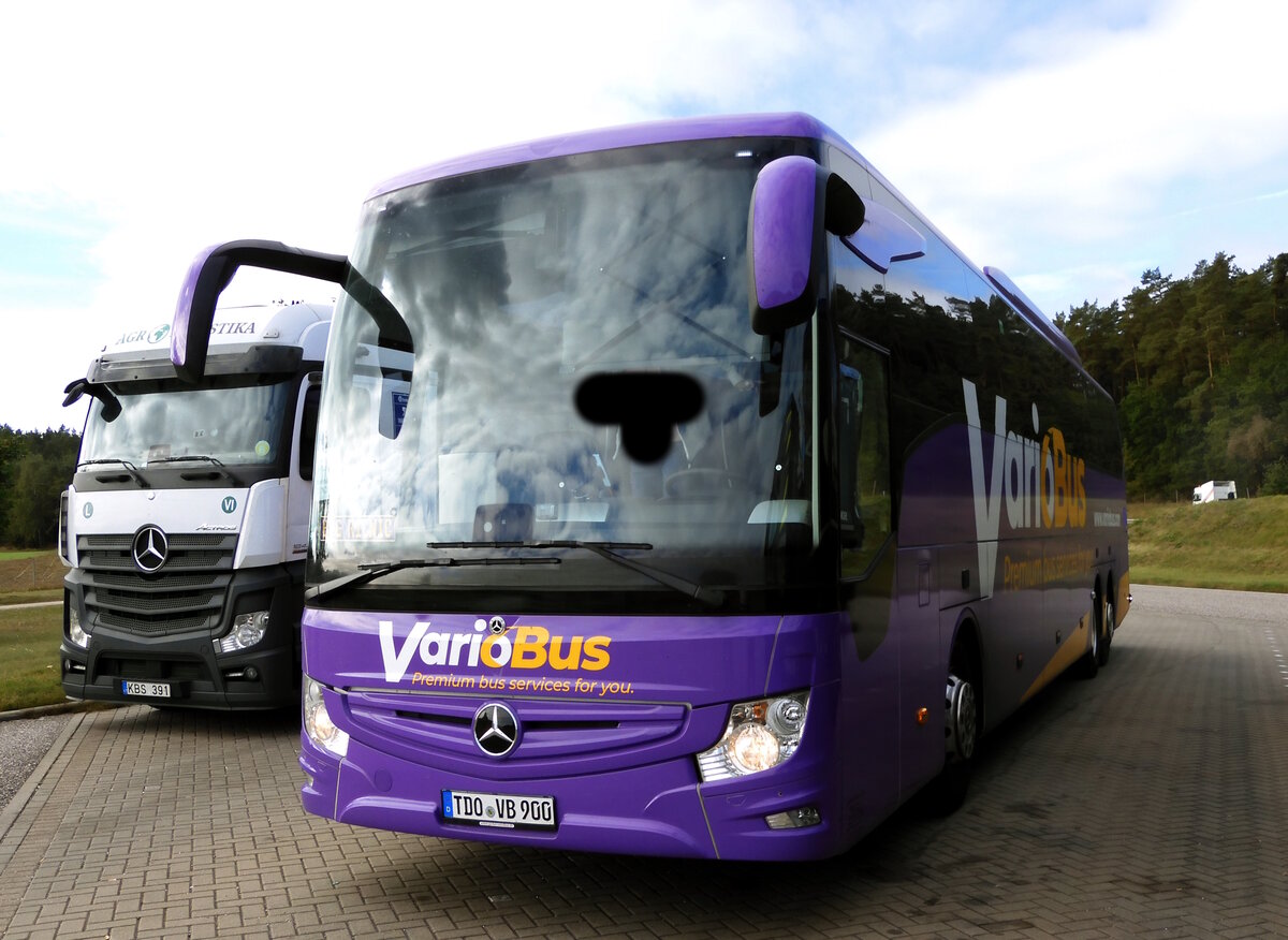 Mercedes Benz Tourismo am 20.09.23 an der A19.