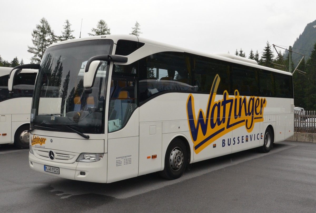 Mercedes-Benz Tourismo  BLUETEC EEV Reisebus auf dem Zugspitzparkplatz im Juni 2015