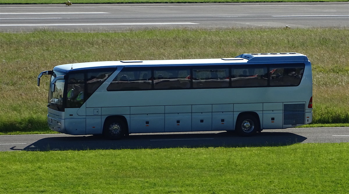 Mercedes Benz Tourismo Flughafen Zurich. 

Plus de photos sur : https://www.facebook.com/AutocarsenSuisse/ 