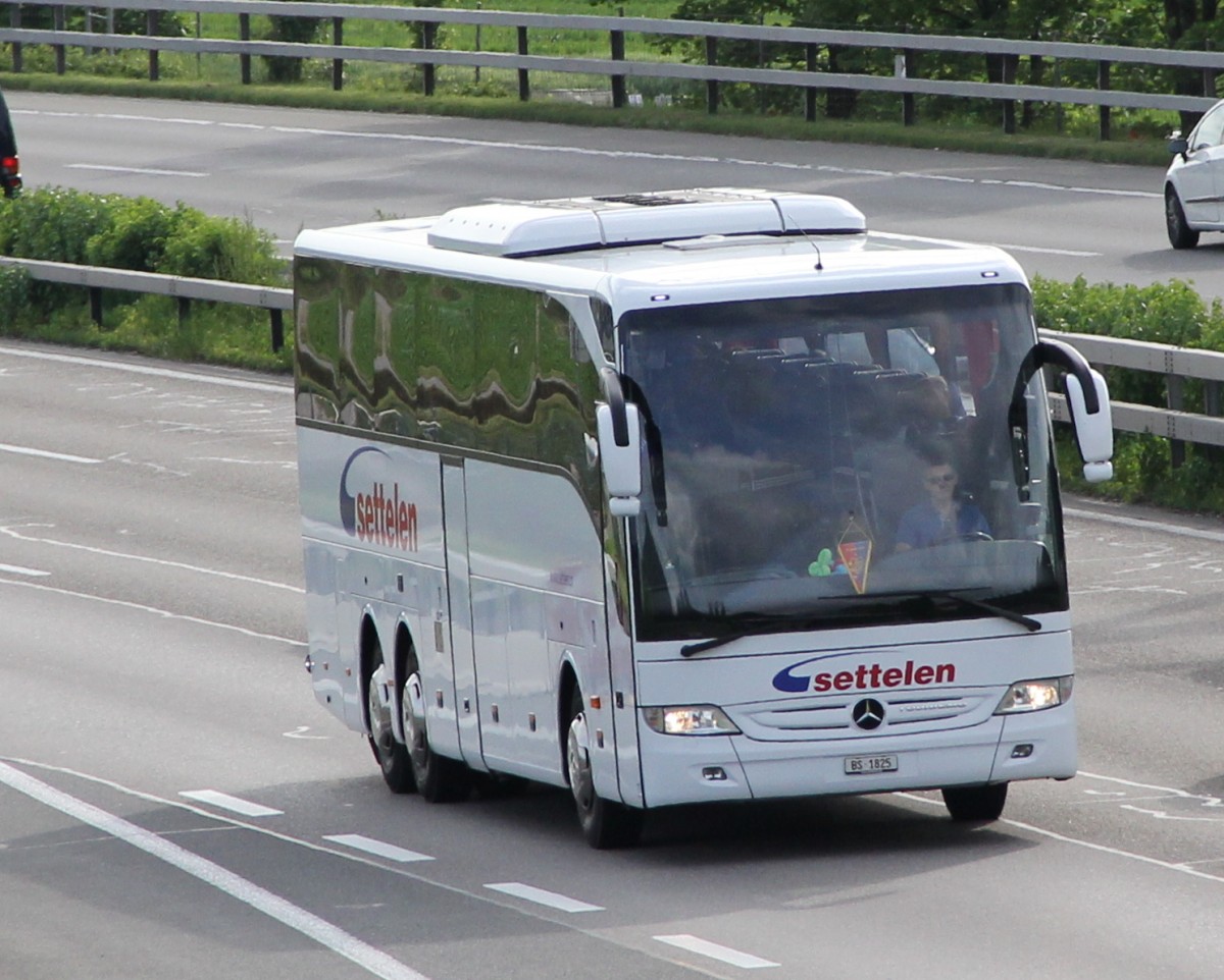 Mercedes Benz Tourismo, Settelen, près de Berne juin 2015