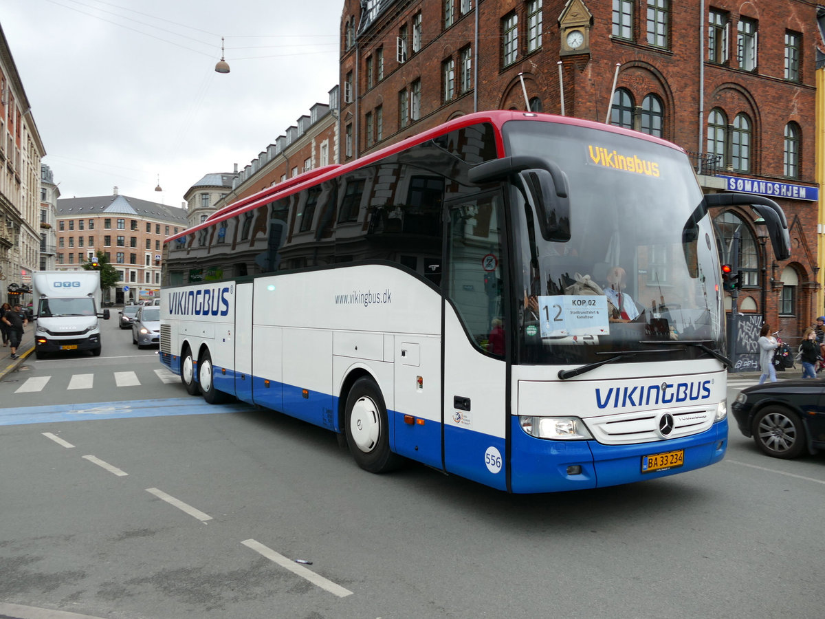 Mercedes-Benz Tourismo von 'Vikingbus.dk' in Kopenhagen -Nyhavn im August 2017.