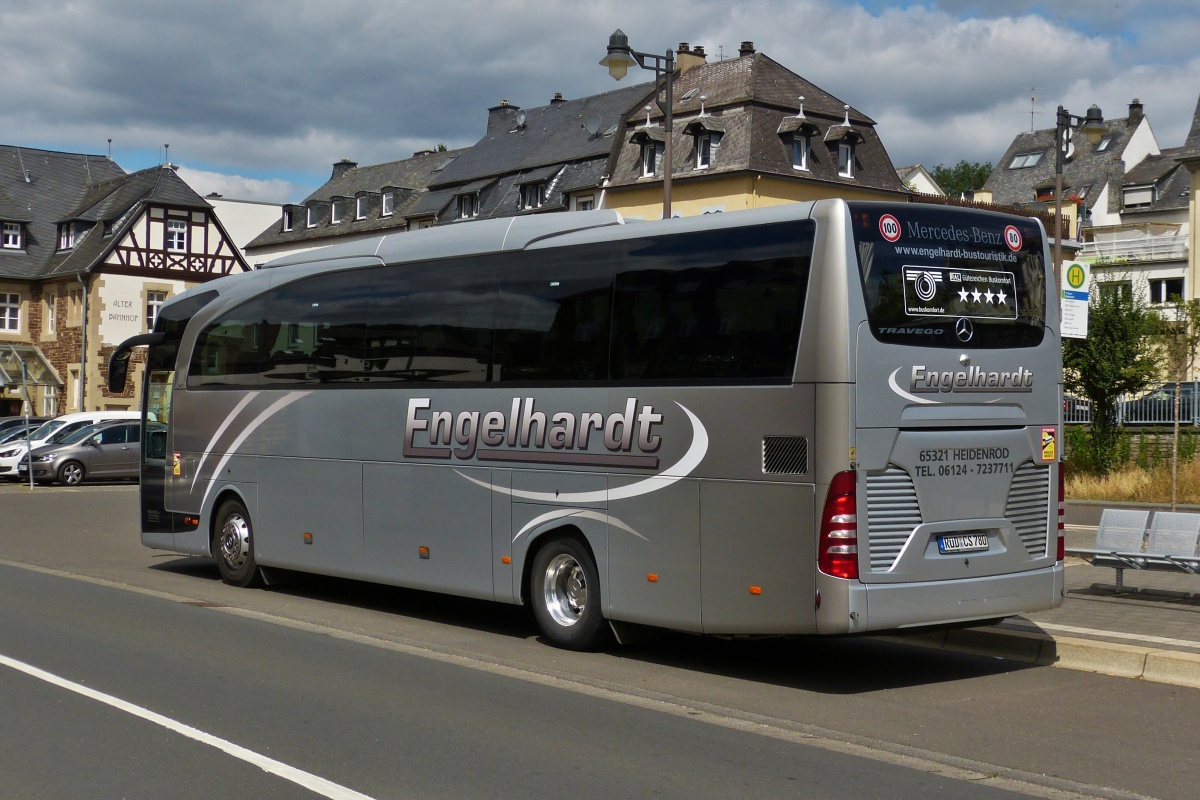 Mercedes Benz Travego, von Engelhard Bustouristik, aufgenommen an der Bushaltestelle in Traben Trarbach. 07.2022